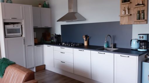 Keuken achterwand 9005 - Gitzwart - rvs-achterwand.nl